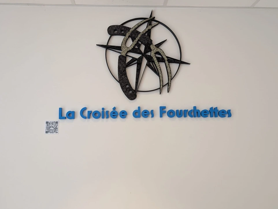 Mur de marque 3D blanc mat — open space